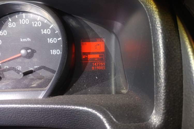 Used Nissan NV200 2013 1.6L Luxury Model China IV Standard Odometer Close Up