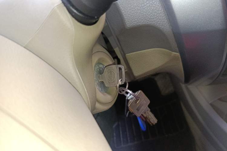 Used Nissan Livina 2010 Jingyue Edition 1.6L Manual All-Around Model