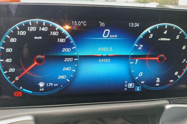 Used Mercedes-Benz GLB 2022 Second Facelift GLB 200 Fashion Edition Odometer Close Up