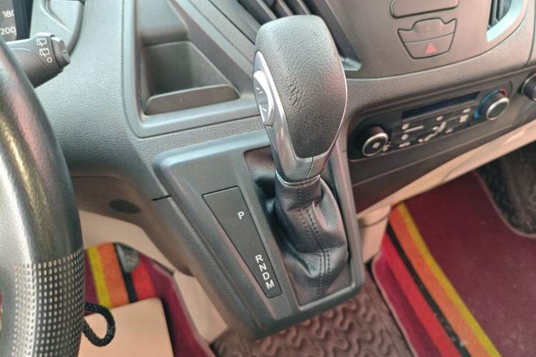 Used Ford Tourneo Custom 2017 2.0T Automatic Elite Edition Gear Lever