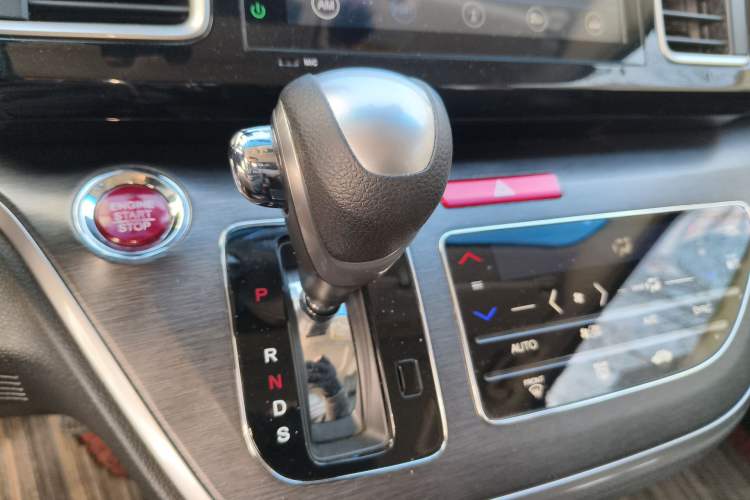 Used Honda Elysion 2016 2.4L Style Edition Gear Lever