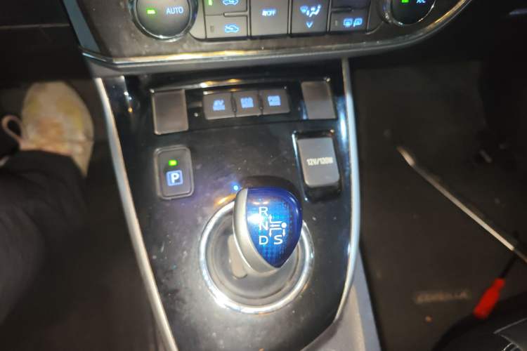 Used Toyota Corolla 2016 Dual-Engine 1.8L E-CVT Elite Edition Gear Lever