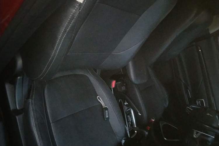 Used Mitsubishi Outlander 2016 2.4L 4x4 Luxury Edition 7-Seater Right Front Seat