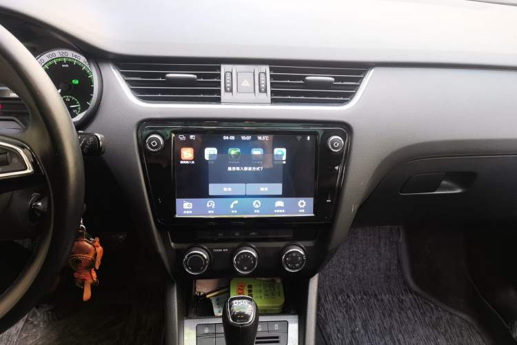 Used Skoda Octavia 2018 Station Wagon TSI230 DSG Luxury Edition Audio And AC Panel