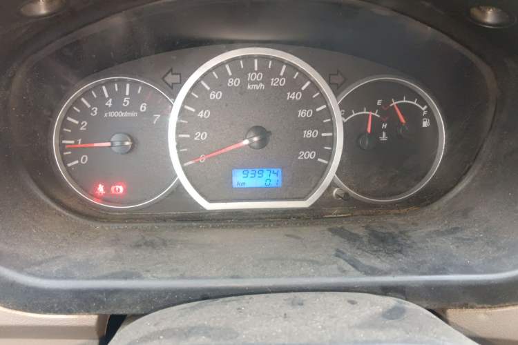 Used Wuling Hongguang 2013 1.5L Base Version Odometer Close Up