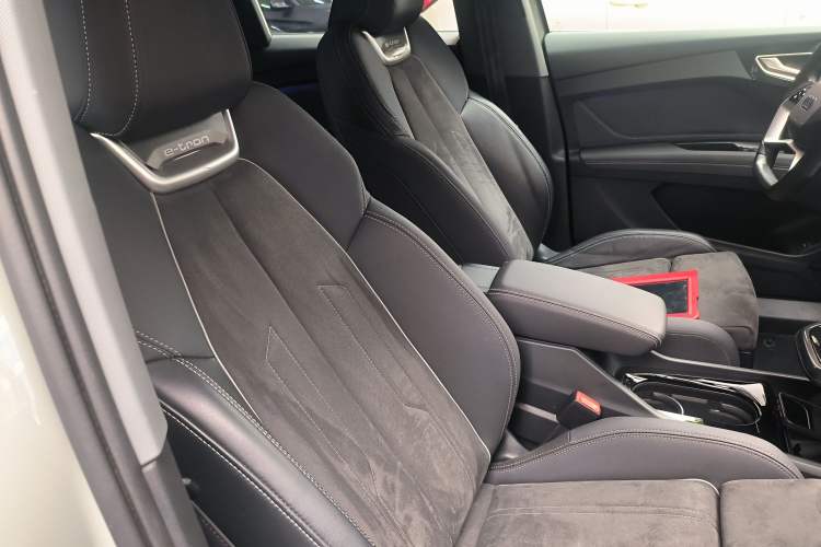 Used Audi Q4 e-tron 2023 40 e-tron Creation Edition Midnight Right Front Seat