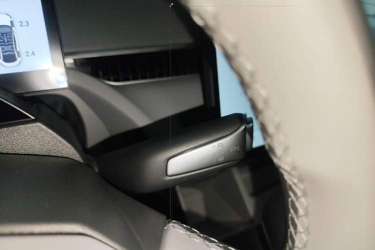 Used XPeng MONA M03 2024 620 with Ultra-Long Range Gear Lever