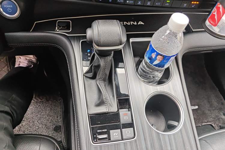 Used Toyota SIENNA 2021 2.5L Hybrid Premium Edition Gear Lever