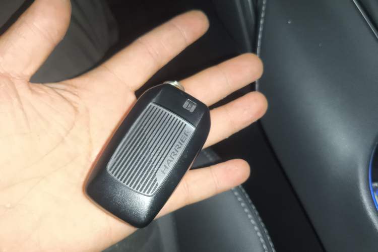 Used Toyota Harrier 2022 Dual-Engine 2.5L CVT Two-Wheel Drive Luxury Edition
