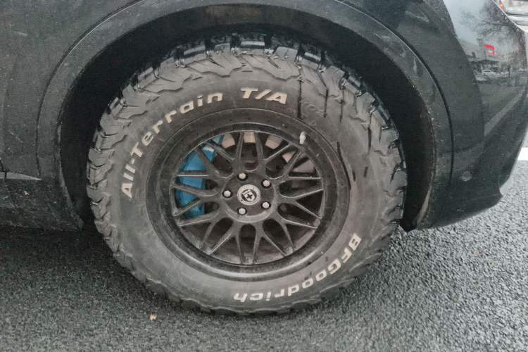 Used Volkswagen Touareg 2022 3.0 TSI Luxury Edition Black Diamond Sport Package Right Front Wheel Hub