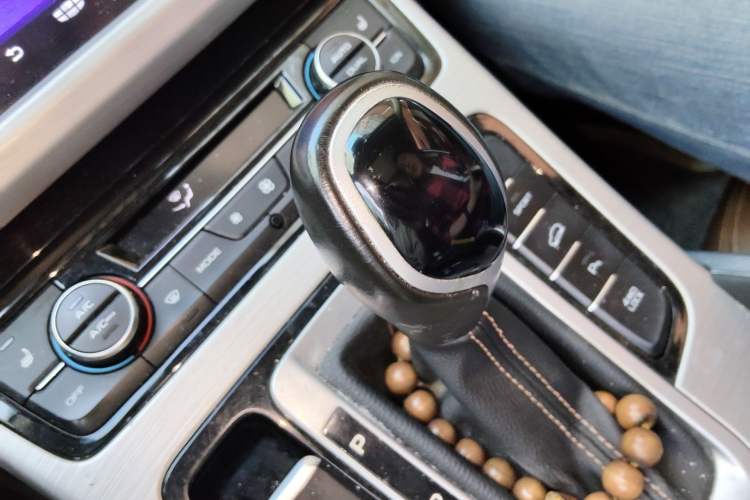 Used Geely Auto Emgrand X7 Sport 2016 1.8TD Automatic All-Wheel-Drive ZhiZun Edition Gear Lever