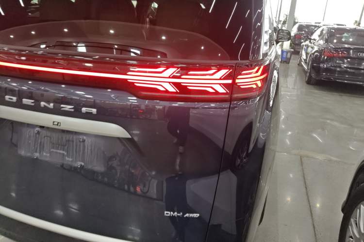 Used Denza D9 2024 DM-i 980 Four-Wheel Drive Flagship Model
