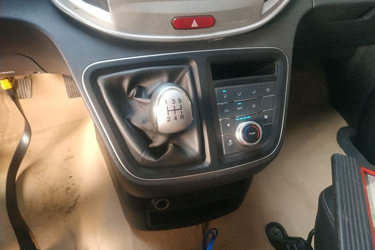 Used JAC Refine M4 2019 Business & Travel Series 2.0L Manual Speed Edition China VI Standard