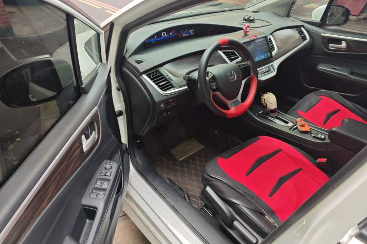 Used Honda Jade 2017 1.8L automatic Comfort version 5 seats Driver Seat