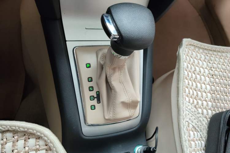 Used Skoda Octavia 2009 1.6L Automatic Elegance Edition Gear Lever