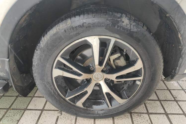 Used JMC Yusheng S330 2016 1.5L GTDi Automatic Two-Wheel Drive Fashion Edition Right Front Wheel Hub