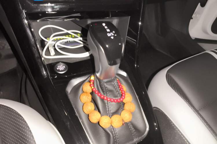 Used Volkswagen T-ROC 2025 Facelifted 300TSI DSG Two-Wheel-Drive Chen Guang Edition
