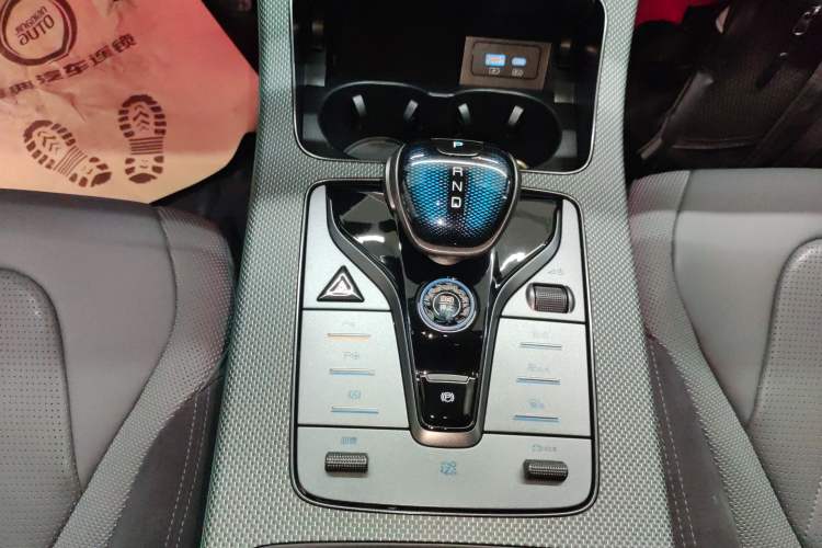 Used BYD Han 2022 EV 610 km All-Wheel-Drive Qianshan Cui Limited Edition Gear Lever