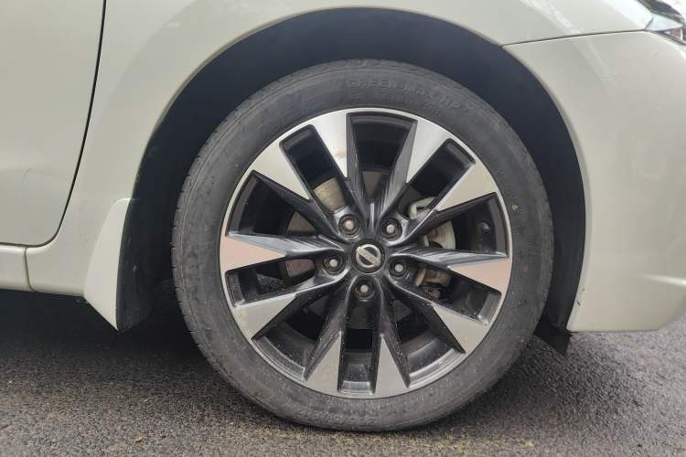 Used Nissan Lannia 2016 1.6L CVT Smart Cool Edition Right Front Wheel Hub