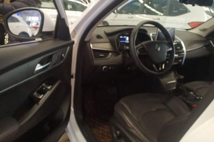 Used BORGWARD BX5 2020 20TGDI Automatic Two-Wheel Drive Pioneer Edition Interior 3