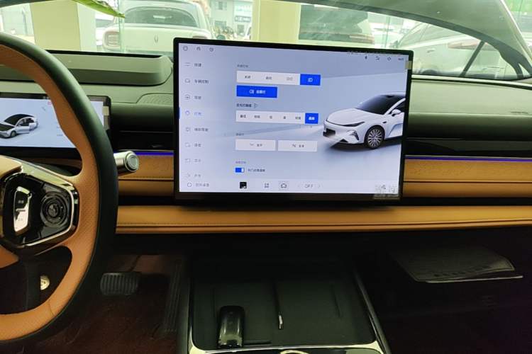 Used Geely Galaxy 8 2025 130km EM-P Starship Edition Audio And AC Panel