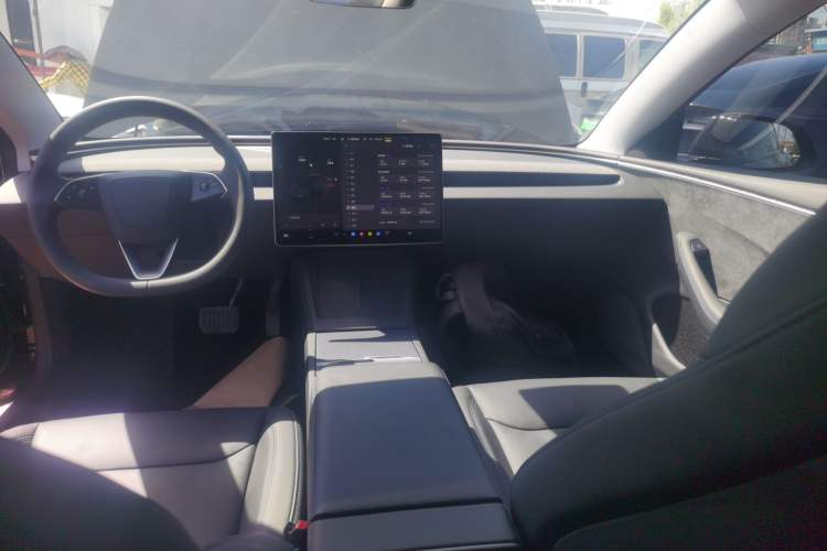 Used Tesla Model 3 2023 Long-Range All-Wheel-Drive Version
