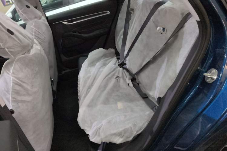 Used Geely Auto Emgrand 2026 Model 4th Generation 4 Millionth Anniversary Edition 1.5L CVT Feiyue Edition Left Rear Seat