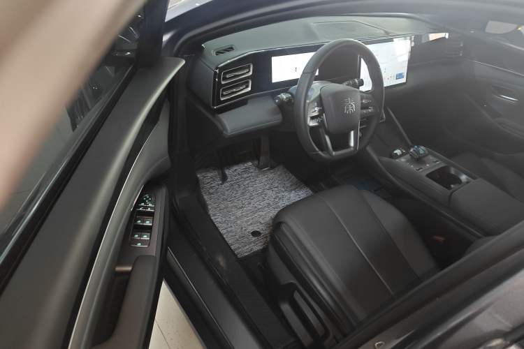 Used BYD Qin L 2025 DM-i Smart Drive 80KM Leading Model Driver Seat