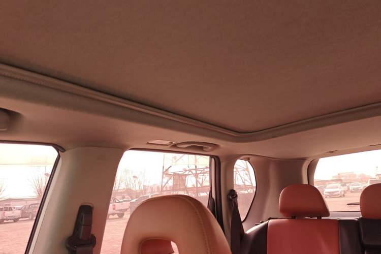 Used Dongfeng Fengdu MX6 2016 2.0L CVT Two-Wheel Drive Dream Edition
