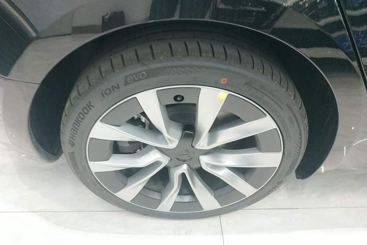 Used Tesla Model 3 2025 Model Revised Rear-Wheel-Drive Version Exterior 5