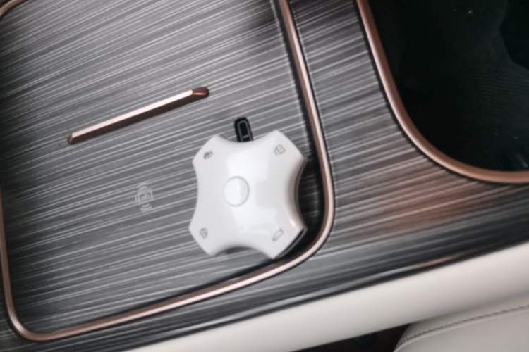 Used Dongfeng eπ eπ008 2024 636Max All-Electric Version 6 Seats Vehicle Key