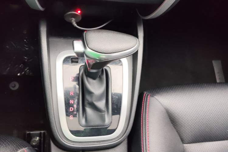 Used Bestune B30 2016 1.6L Automatic Luxury Model Gear Lever