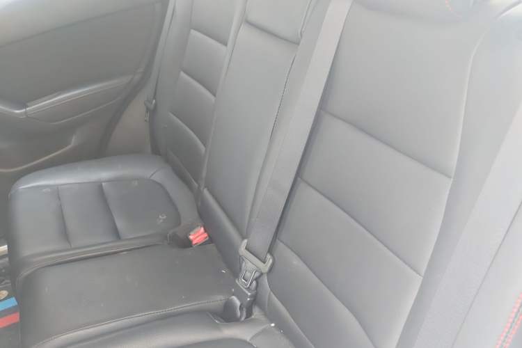 Used Mazda CX-5 2015 2.0L Automatic Two-Wheel Drive Urban Version Left Rear Seat