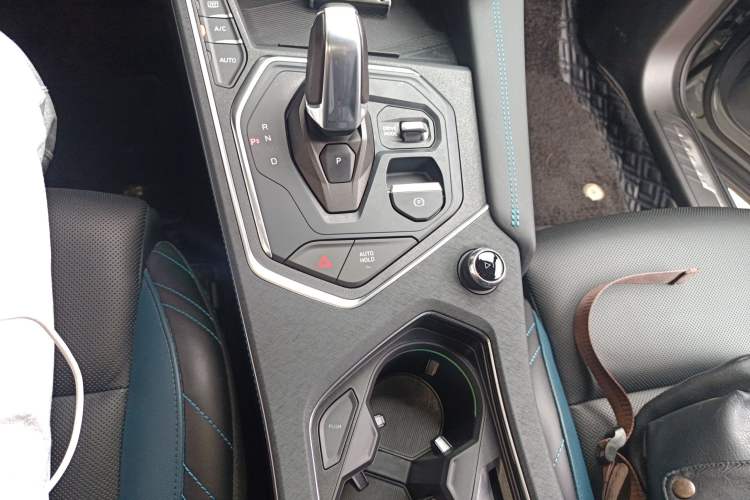 Used Lynk & Co 05 2022 2.0T Two-Wheel Drive Shine Halo
