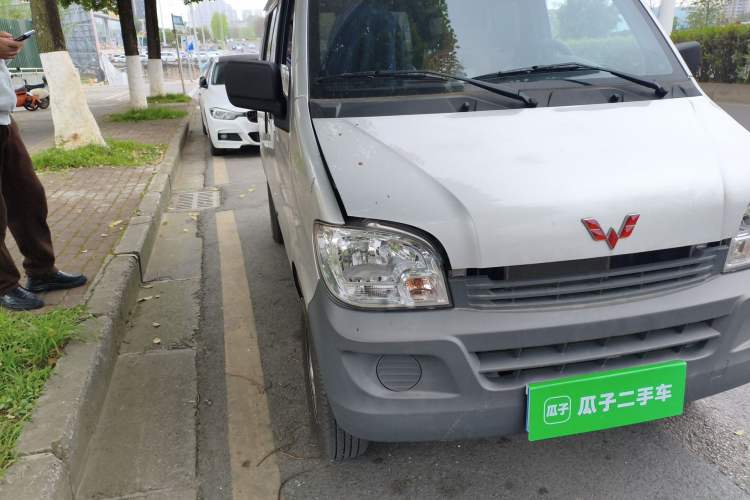 Used Wuling Zhiguang 2023 1.5L Practical Version 5/7 Seats Right Front Headlight