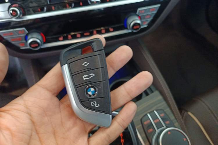 Used BMW 5 Series New Energy 2019 Updated Version 530Le Luxury Package Vehicle Key