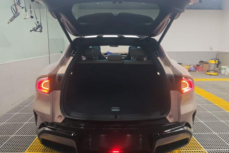 Used Xiaomi Auto YU7 2025 Ultra-Long Range High-Performance All-Wheel-Drive Max Edition Trunk