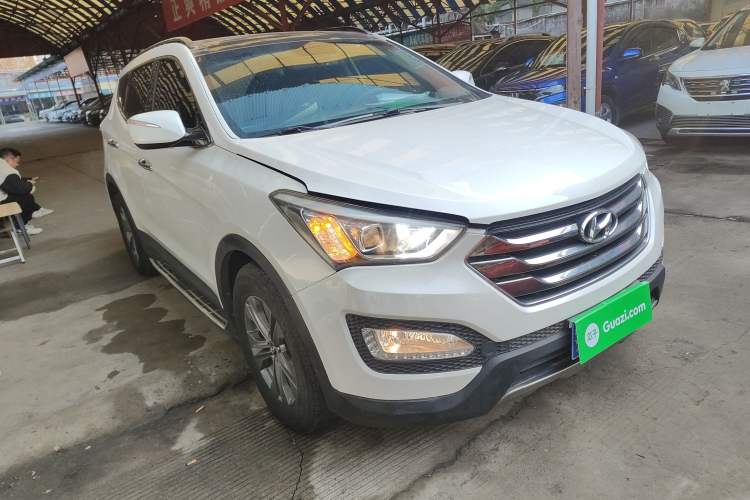 Used Hyundai Santa Fe 2013 2.4L Automatic 4x4 Smart Version