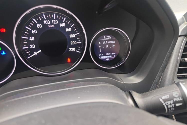 Used Honda Vezel 2015 1.8L CVT 2WD Luxury Model Odometer Close Up