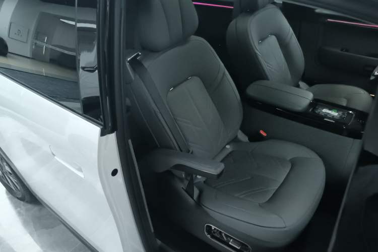 Used Zeekr MIX 2025 Long-Range Intelligent Driving Edition Right Front Seat