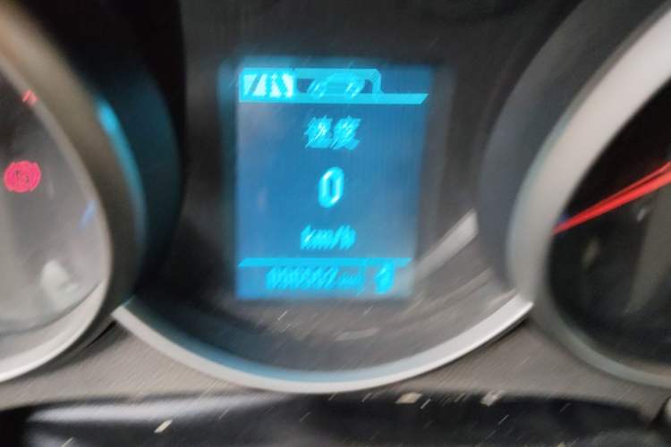 Used Chevrolet Cruze 2015 1.5L Classic SE MT Odometer Close Up