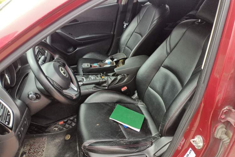 Used Mazda 3 Axela 2014 Sedan 1.5L Automatic Prestige Model
