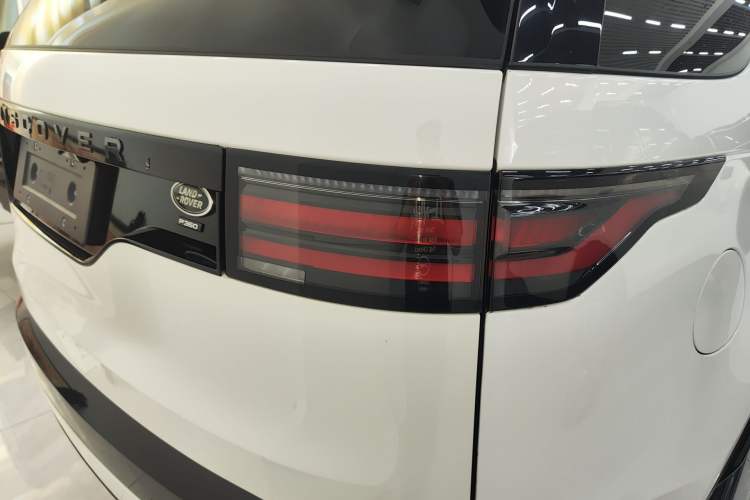 Used Land Rover Discovery 2023 Revised Version 360 PS R-Dynamic S Exterior 3