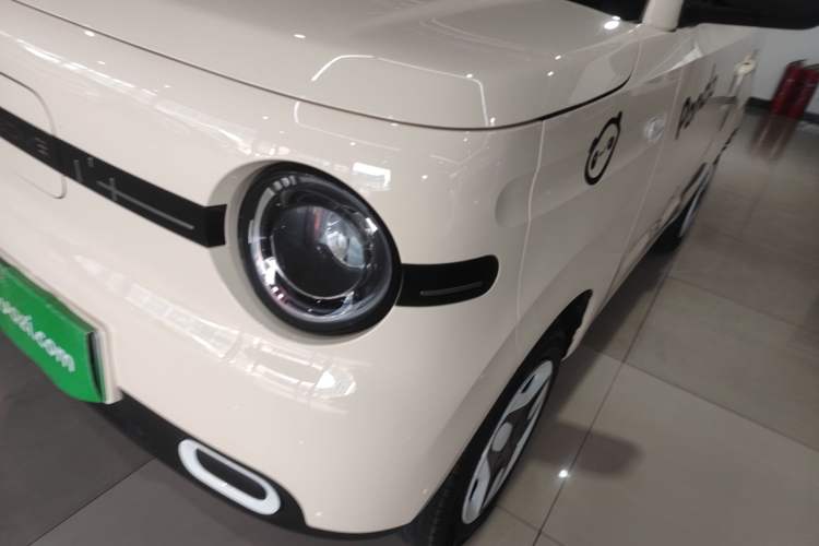 Used Geely Galaxy Panda 2025 210 km – Yuanqi Bear Left Front Headlight