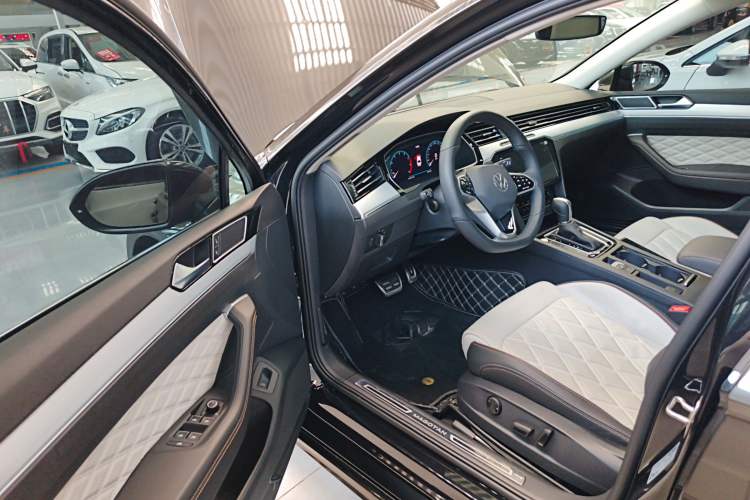 Used Volkswagen Magotan 2023 2 Million Units Commemorative Edition 330TSI DSG Luxury Version
