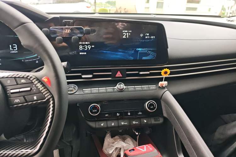 Used Hyundai Elantra 2023 1.5L CVT LUX Prestige Edition Audio And AC Panel