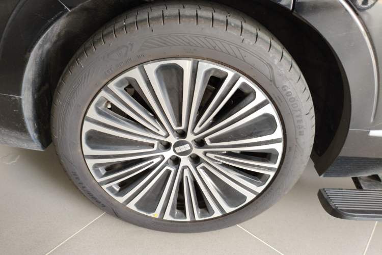 Used Geely Galaxy M9 2025 Model 210km Four-Wheel-Drive Leading Edition Right Rear Wheel Hub