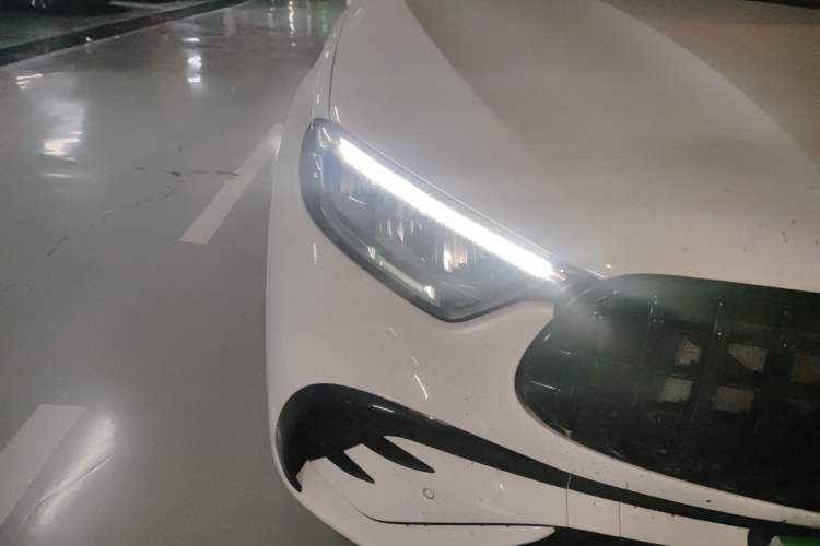 Used Mercedes-Benz GLC Coupe 2025 GLC 260 4MATIC Coupe SUV Right Front Headlight