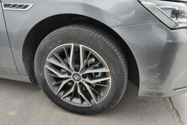 Used BYD Qin PLUS 2021 DM-i 120KM Prestige Model Right Front Wheel Hub