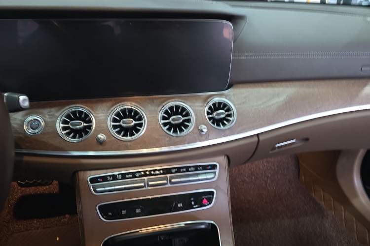 Used Mercedes-Benz E-Class 2023 Facelift E 260 L